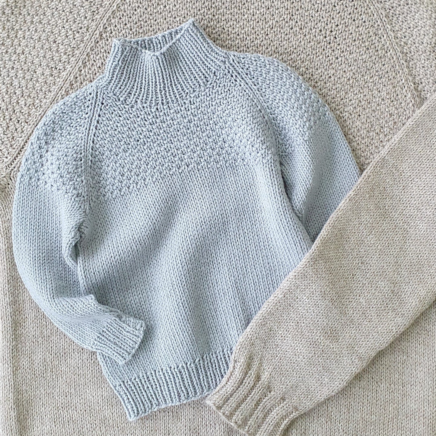 Textured yoke raglan knitted sweater for kids